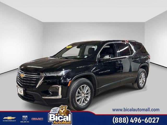 2023 Chevrolet Traverse LT Cloth in Mosaic Black Metallic — front three-quarter view